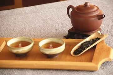 谢李六郎中寄新蜀茶