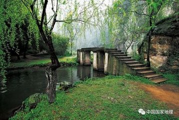 奉和虢州刘给事使君三堂新题二十一咏。花源