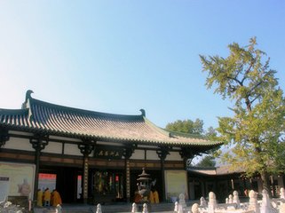 同阵太丞游龙兴寺经藏院