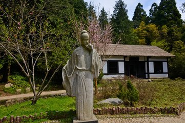 庐山草堂夜雨独宿寄牛二李七庾三十二员外