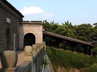 岁首怀甘露寺自省上人（上人尝有战功）