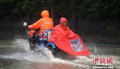 大雨排闷