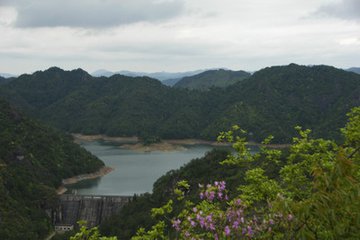 宿山祠（一作宫山祠）