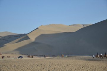 范石湖东归过乡国名之芙蓉城余以季夏来游适