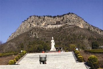 送柳淡扶侍赴洪州（此子素少宦情共予有西山