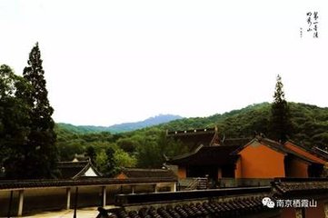 与沈十九拾遗同游栖霞寺上方于亮上人院会宿二首