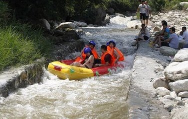 水急船行颇迟