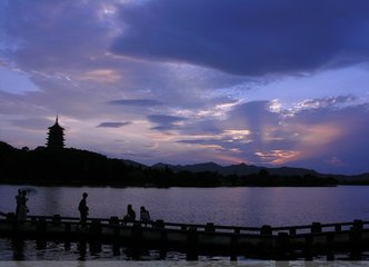 扫花游（西湖十咏·雷峰落照）