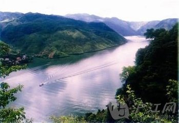 富春至严陵山水甚佳