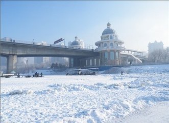 王七招饮余游紫藤坞值雪失期