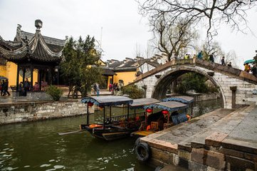 二十日同官相约过水乡蕃雨中先至偶成二诗