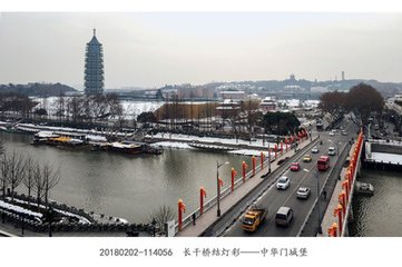 登江陵郡城观雪