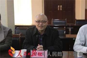 海上怀华中旧游,寄郑县刘少府造、渭南王少