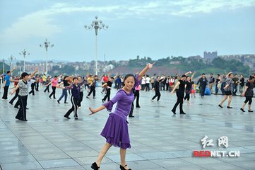 二月十九日同两都监沅陵令尉饯叙浦簿公子兴