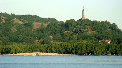 依韵和子瞻游孤山